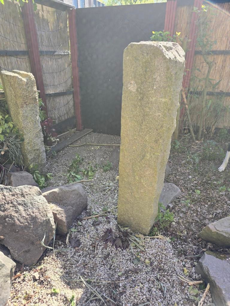Grote natuurstenen pilaar voor tuin of decoratie, Tuin en Terras, Tuinbeelden, Ophalen, Gebruikt, Steen, Abstract beeld