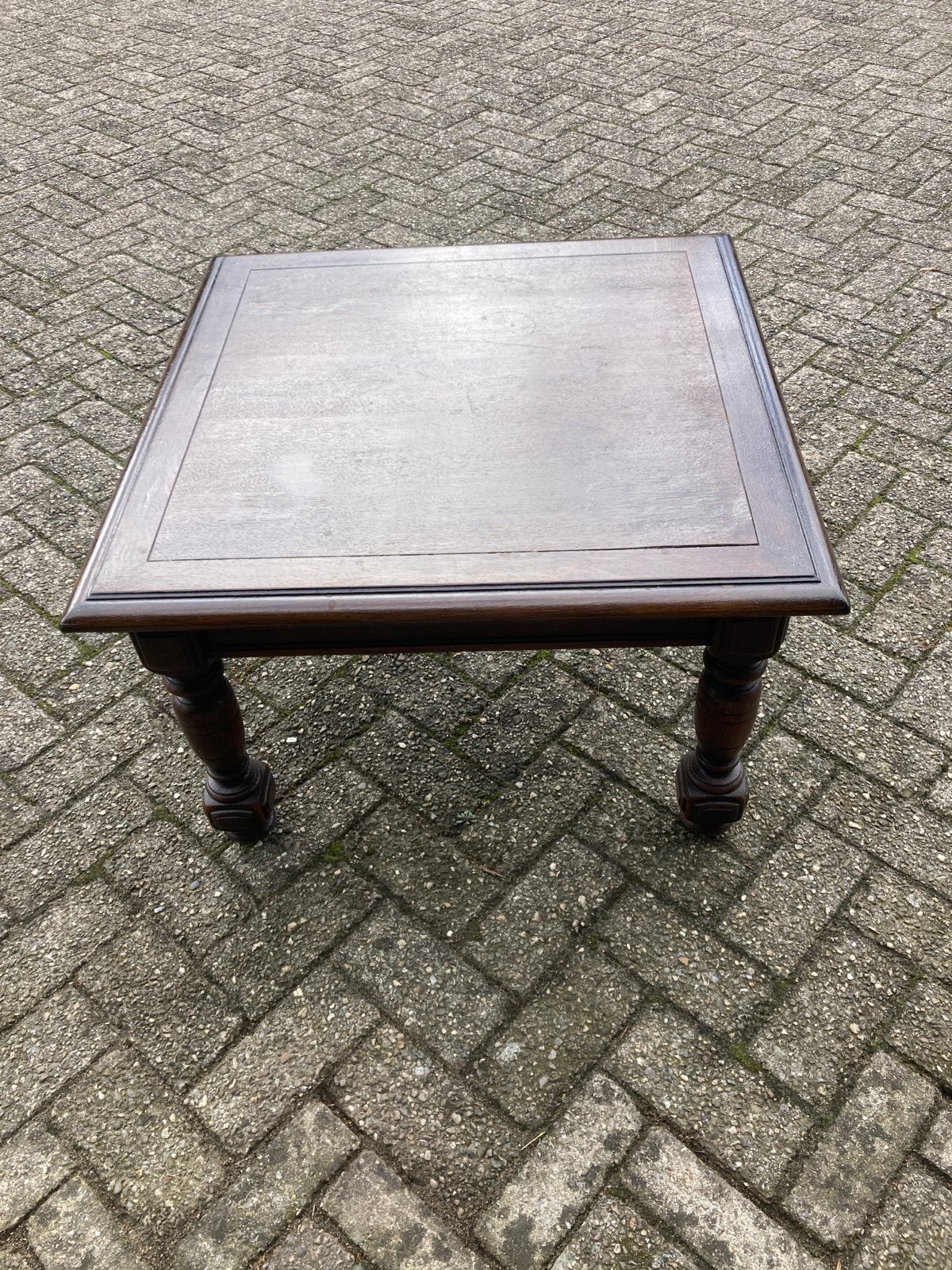 Klassieke bijzettafel van donker hout, Ophalen of Verzenden