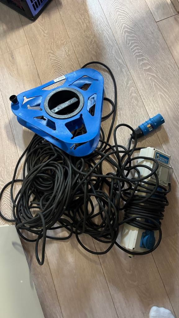 Verlengsnoerhaspel met stroomverdeler en zware kabel, Ophalen, Gebruikt