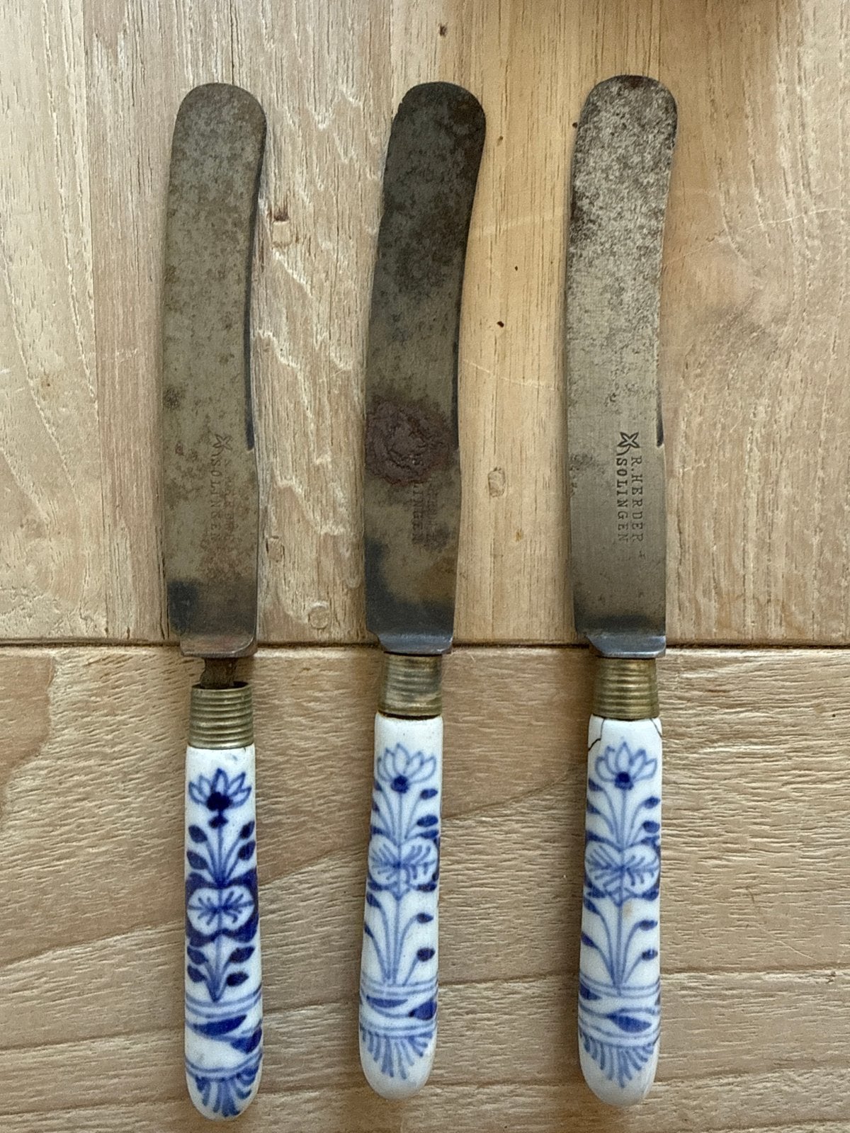 Antieke Herder Solingen messen met Delfts blauw handv, Antiek en Kunst, Ophalen of Verzenden