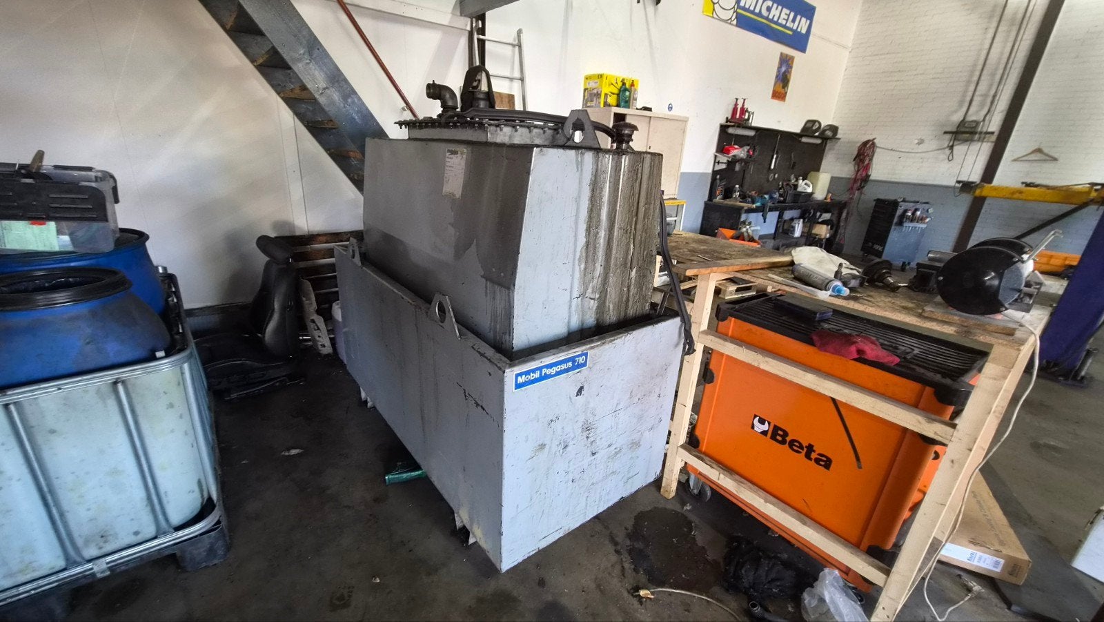 Olieopslag met lekbak 1200 liter, Ophalen