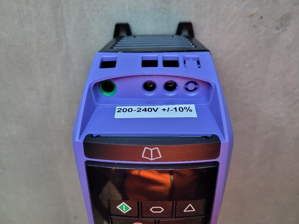 Invertek frequentieregelaar voor 1~230V motoren 0,37kW, Hobby en Vrije tijd, Elektronica-componenten, Info@invertek.nl, Nieuw