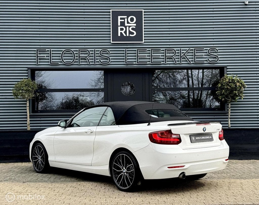BMW 2-serie Cabrio 218i | Sport | Beige Leer | Navi | 19'', Auto's, BMW, Gebruikt, Cabriolet, 4 stoelen, Wit