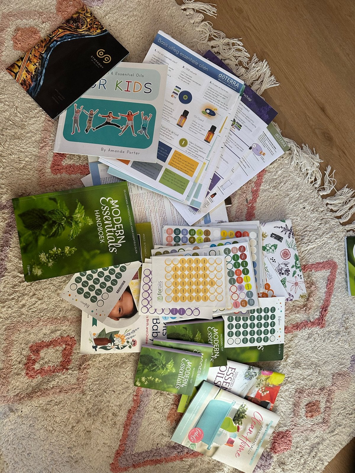 Doterra boeken (oa Modern Essentials), promotie en stickers, Ophalen of Verzenden, Zo goed als nieuw