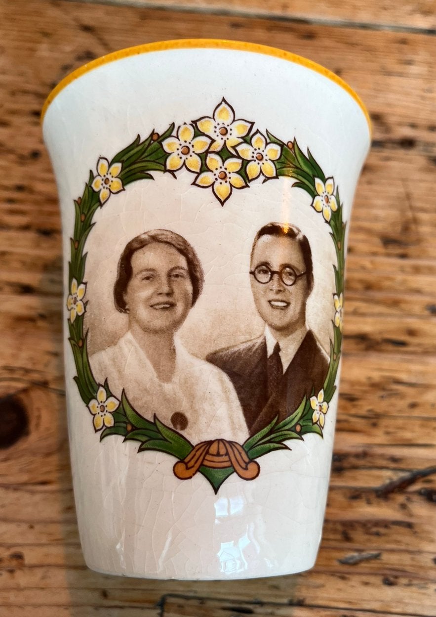 Beker 25-jarig huwelijk  Juliana en Bernhard,  1962., Ophalen of Verzenden, Gebruikt, Servies