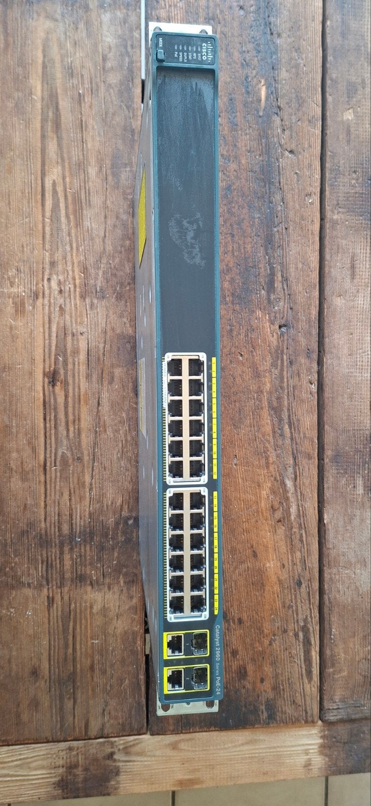 Cisco Catalyst WS-C2960-24PC-L Netwerk Switch, Computers en Software, Netwerk switches, Gebruikt, Ophalen
