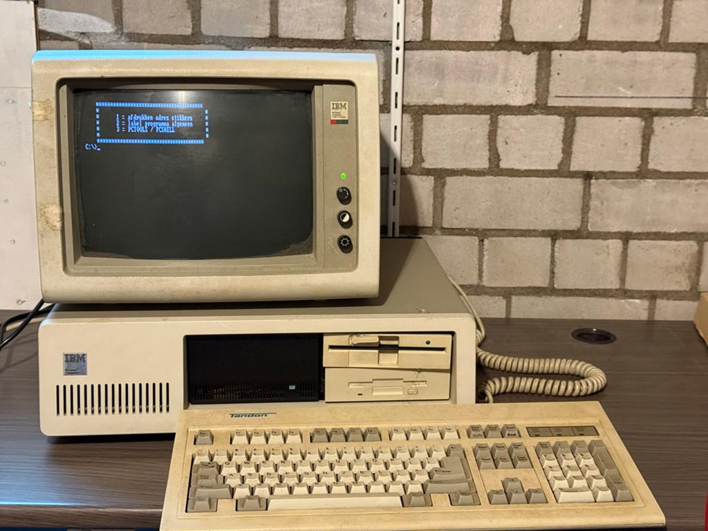 Vintage IBM 5162 PC met 5153 kleuren monitor en toetsenbord, Ophalen
