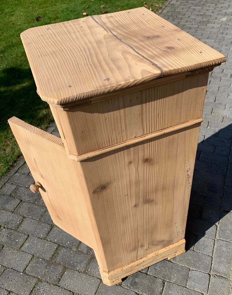 Antiek grenen nachtkastje, Ophalen