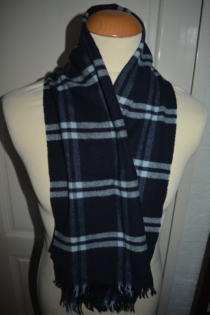 mooie blauw geruite lamswollen sjaal, Made in Germany, Overige maten, Ophalen of Verzenden, Zo goed als nieuw