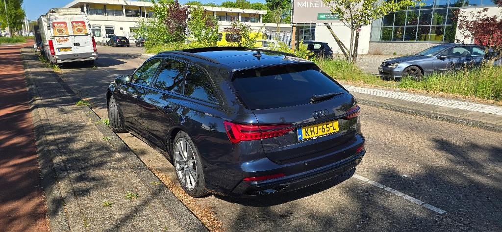 Audi A6 55 Tfsi e Quattro 367pk S Tronic 2024 Blauw, Auto's, Lichtsensor, 4 cilinders, Blauw, Vierwielaandrijving