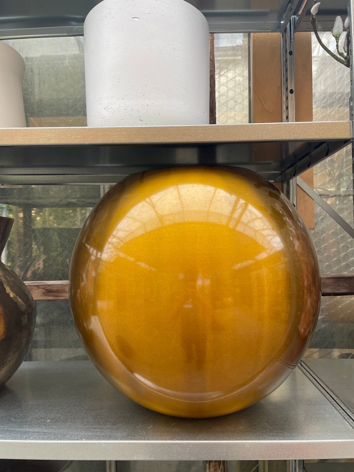 Goudkleurige grote aluminium bol vaas, Ophalen, Zo goed als nieuw, Overige kleuren, Overige materialen