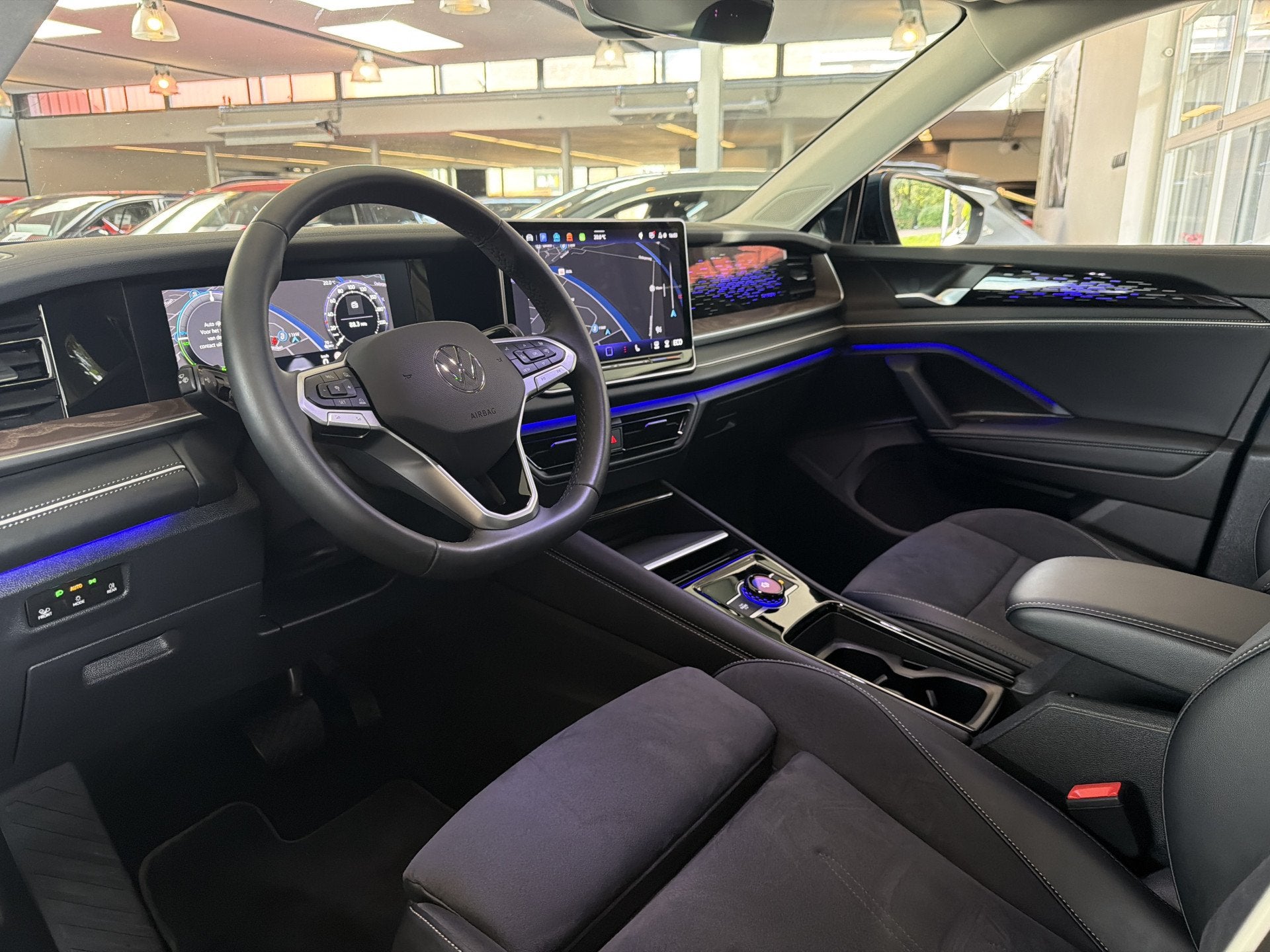 Volkswagen Tayron 1.5 TSI eHybrid 204PK DSG HYBRID ELEGANCE, Auto's, Zwart, 4 cilinders, Blauw, Bedrijf