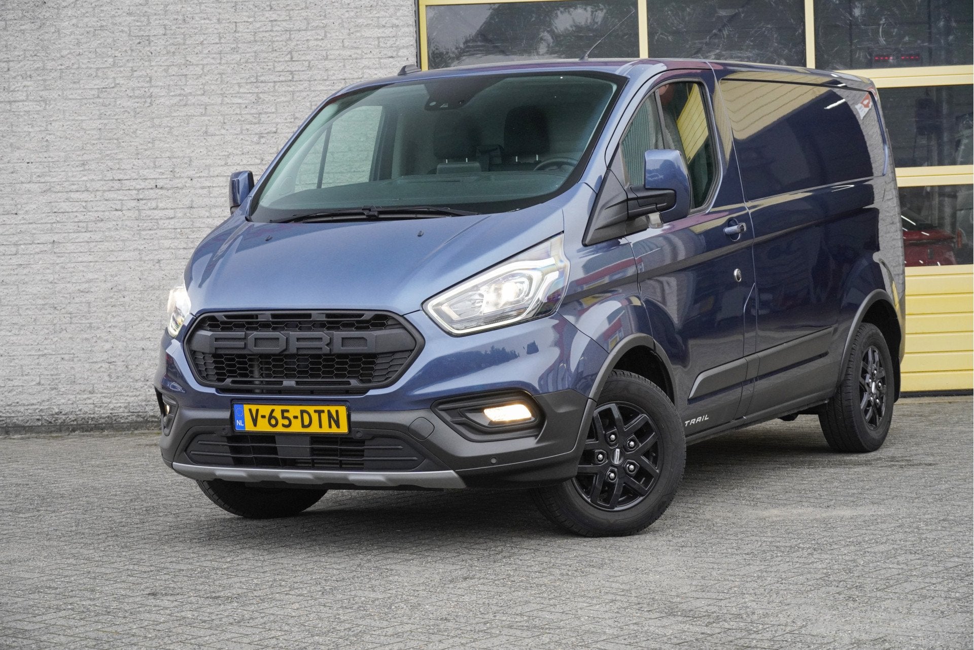 Ford Transit Custom 300 2.0 TDCI L1H1 Trail BJ2022 Lmv 16" (, Voorwielaandrijving, 4 cilinders, Blauw, 2500 kg