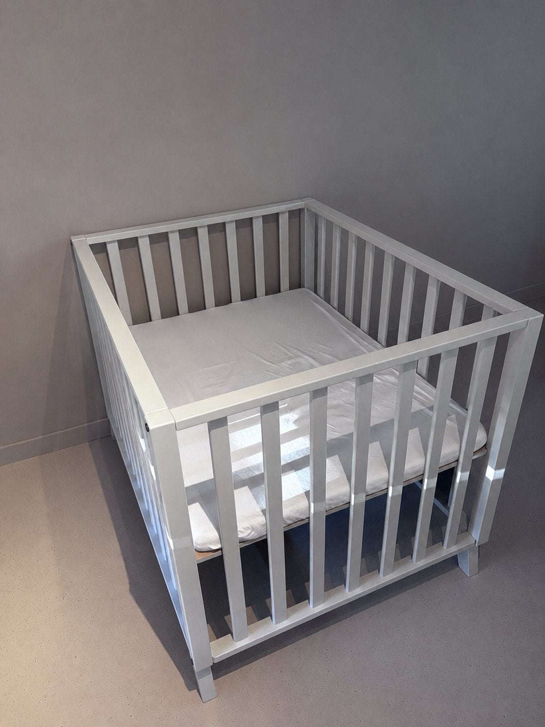 Taupe box met matras, hoeslaken en boxkleed, Ophalen, Gebruikt, Rechthoekig, Boxkleed