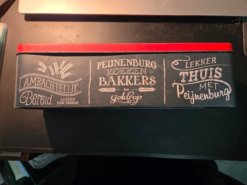 Peijnenburg ontbijtkoekblik met zwart krijtbordontwerp, Ophalen, Gebruikt, Koek(jes), Overige merken