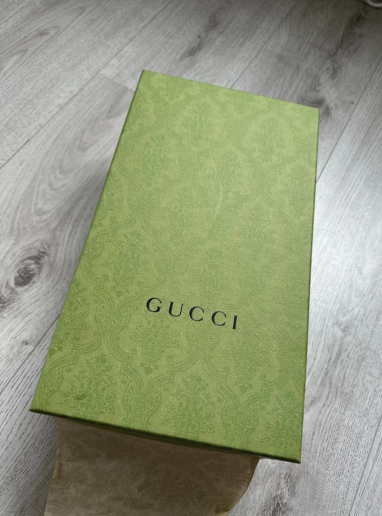 Gucci slippers maat 40, Ophalen of Verzenden, Zo goed als nieuw, Bruin