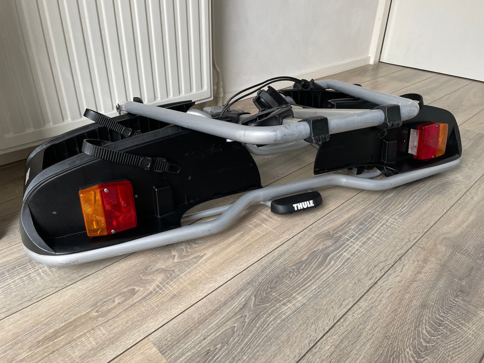 Thule 916 fietsendrager e-bikes 60kg kantelbaar trekhaak, Auto diversen, Fietsendragers, Ophalen, Zo goed als nieuw, 2 fietsen