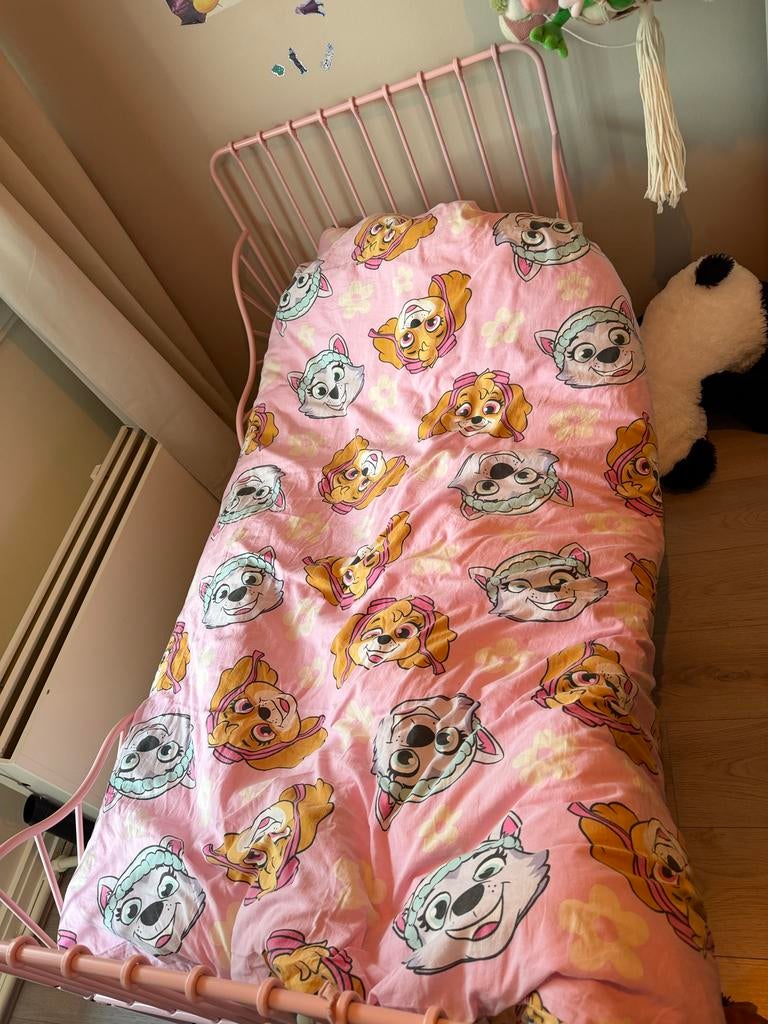 Roze meegroei kinderbed Ikea, Kinderen en Baby's, 85 tot 100 cm, Zo goed als nieuw, 180 cm of meer, Ophalen