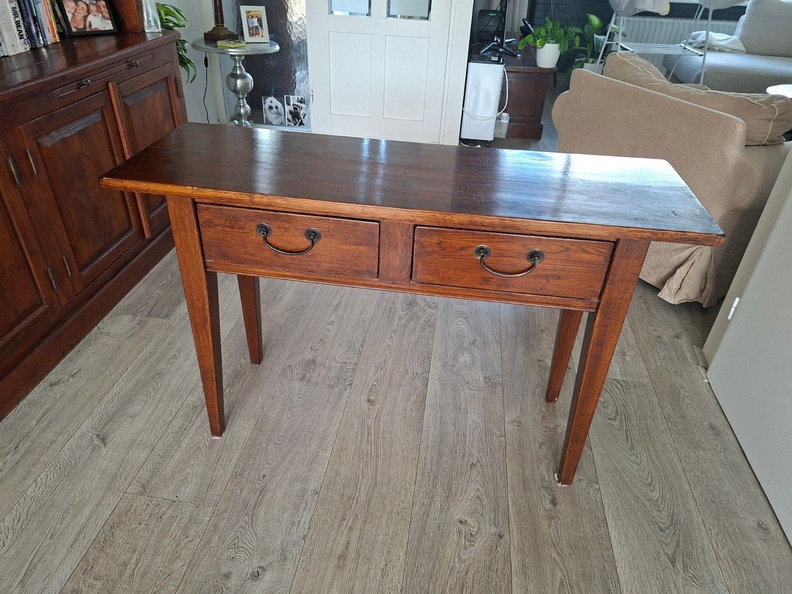 Antieke houten sidetable met twee lades, Ophalen