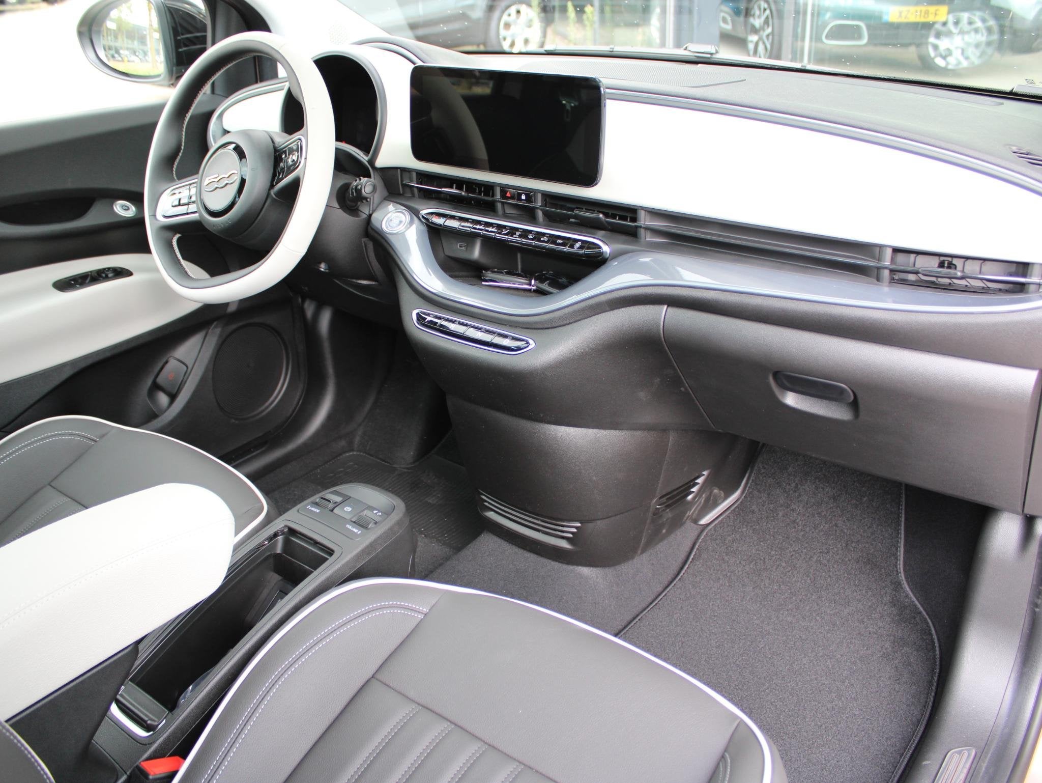 Fiat 500 La Prima 42 kWh VOORRAAD KORTING, 12 maanden, Automatische klimaatregeling, 118 pk, 4 stoelen