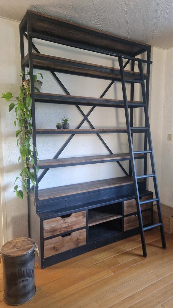 Grote metalen kast, Ophalen of Verzenden