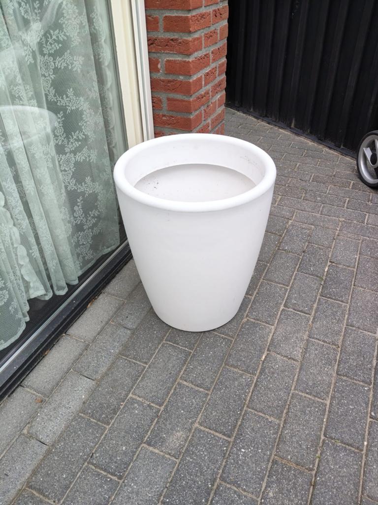 Witte bloempot voor binnen of buiten, Kunststof, Gebruikt, Rond, Balkon