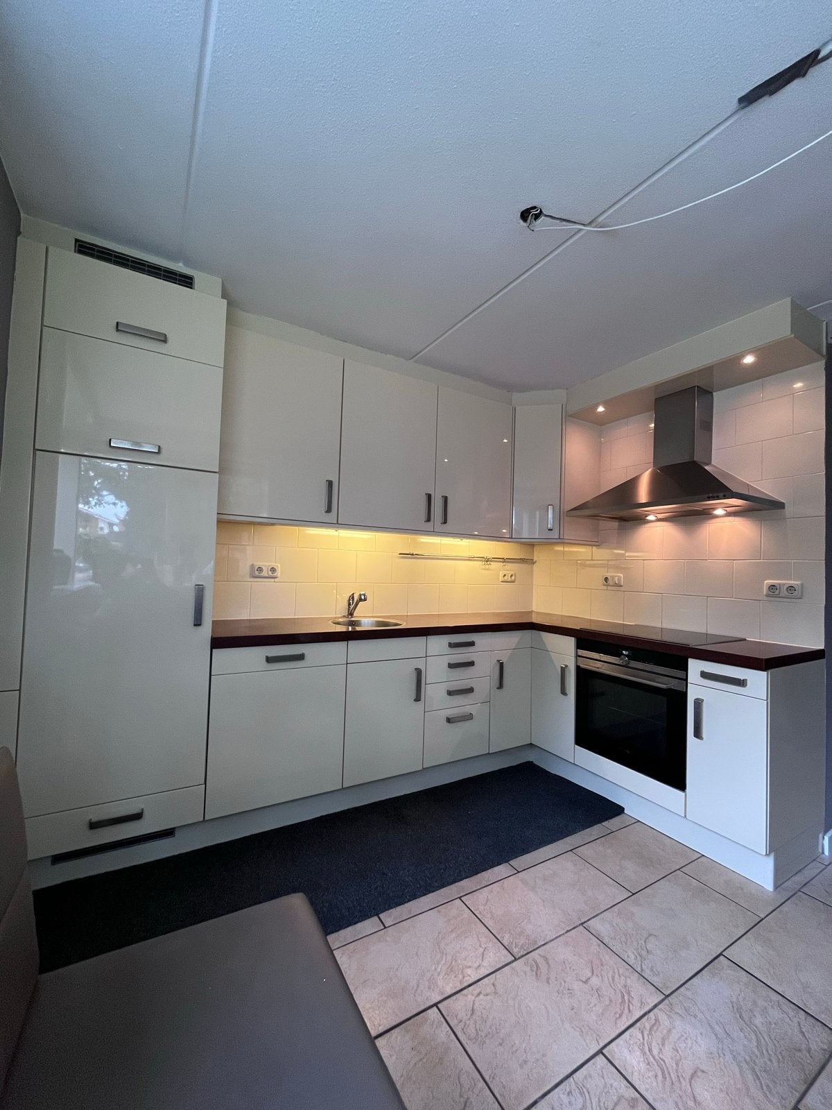Hoekkeuken met Siemens apparatuur en natuurstenen blad, Huis en Inrichting, Ophalen, Gebruikt, Hoekkeuken, Graniet of Steen
