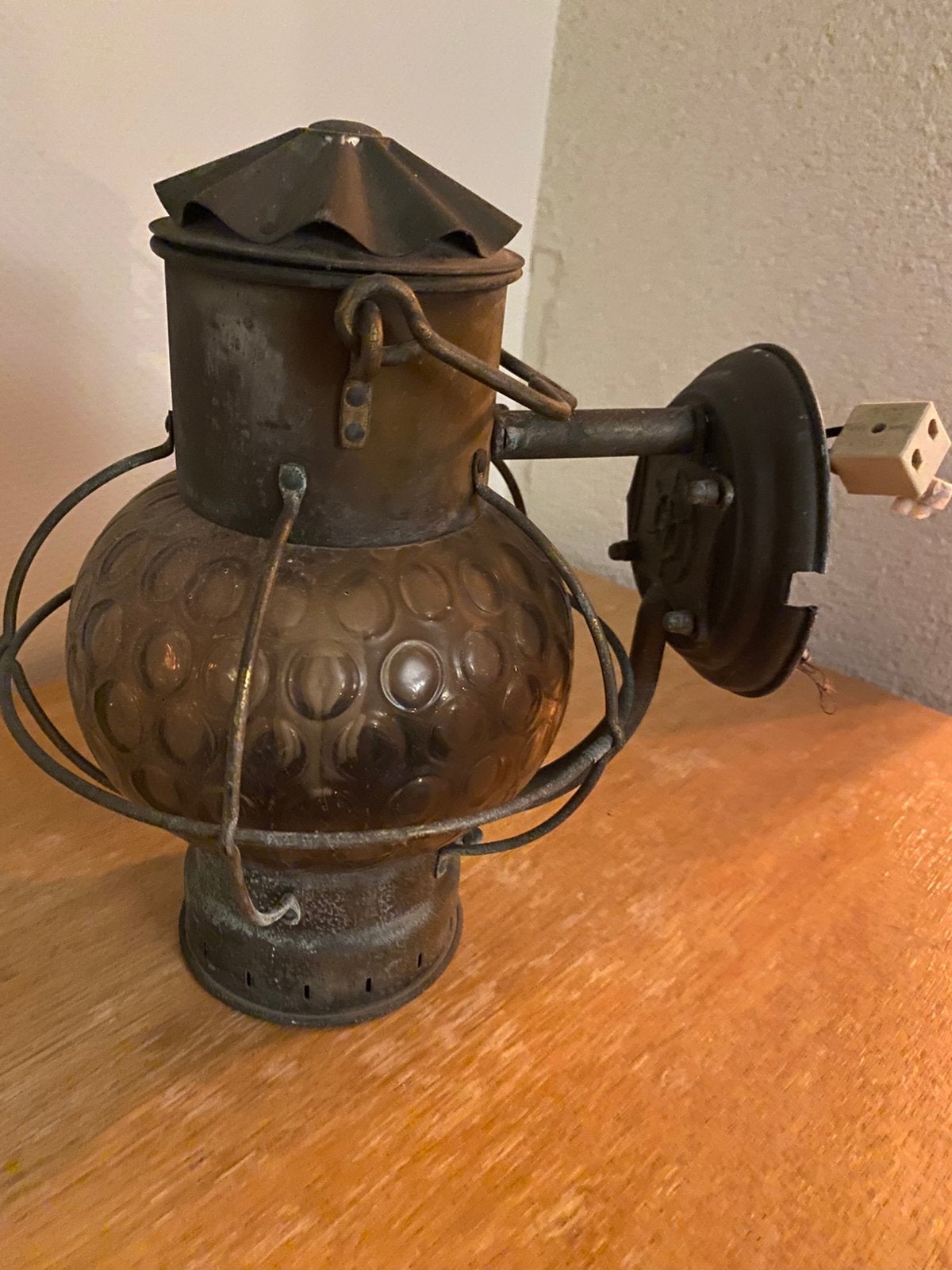 Scheeps wandlamp, Ophalen