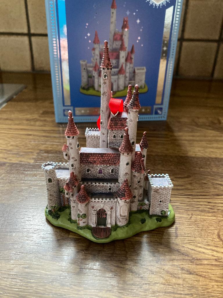 Disney castle Ornament - Sneeuwwitje ( Limited edition ), Verzamelen, Ophalen of Verzenden, Sneeuwwitje of Doornroosje, Nieuw