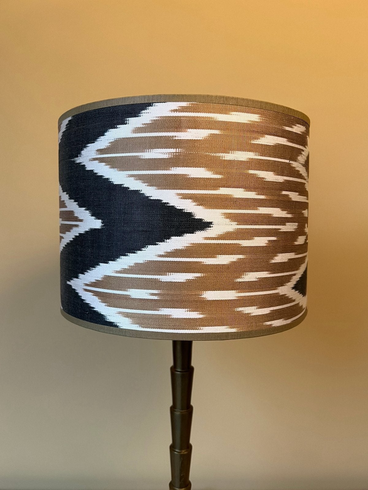 Bruine ikat lampenkap - handgemaakte unieke lampenkap, 25 cm, Bruin, Rond, Nieuw