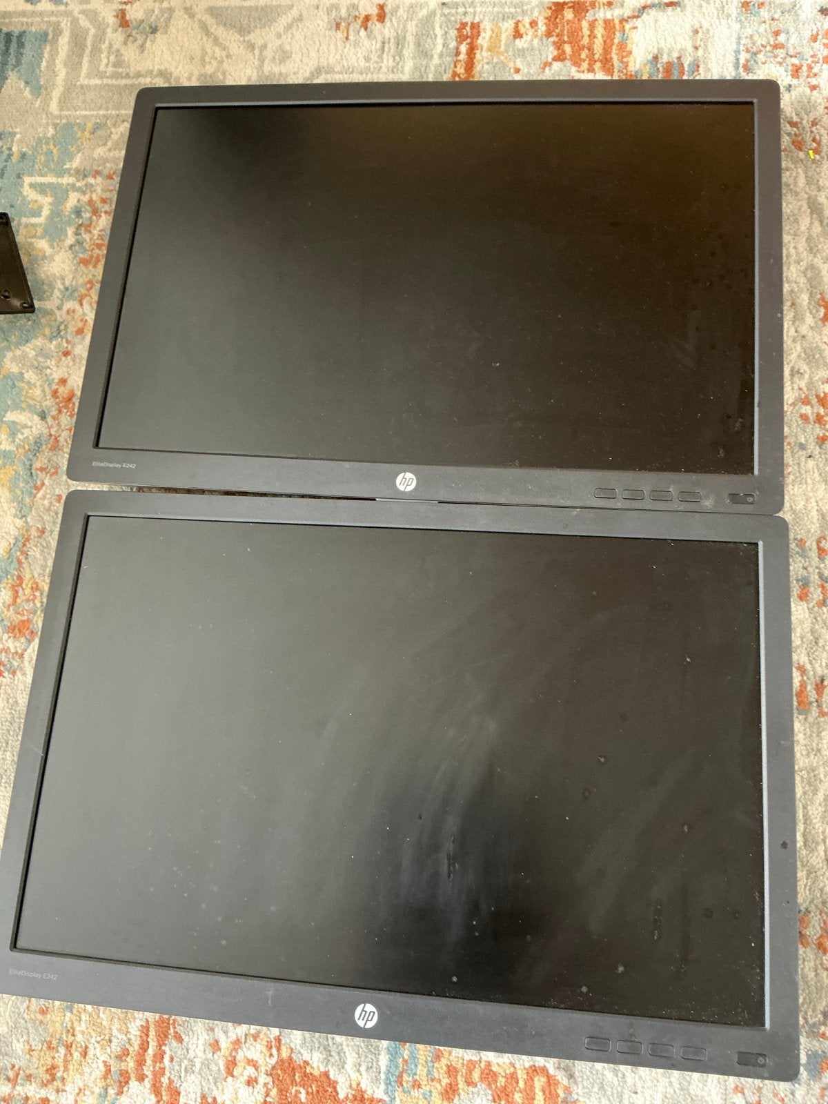 2 HP EliteDisplay E242 monitoren + dubbele bureausteun, Computers en Software, Monitoren, Ophalen, Gebruikt, IPS, In hoogte verstelbaar