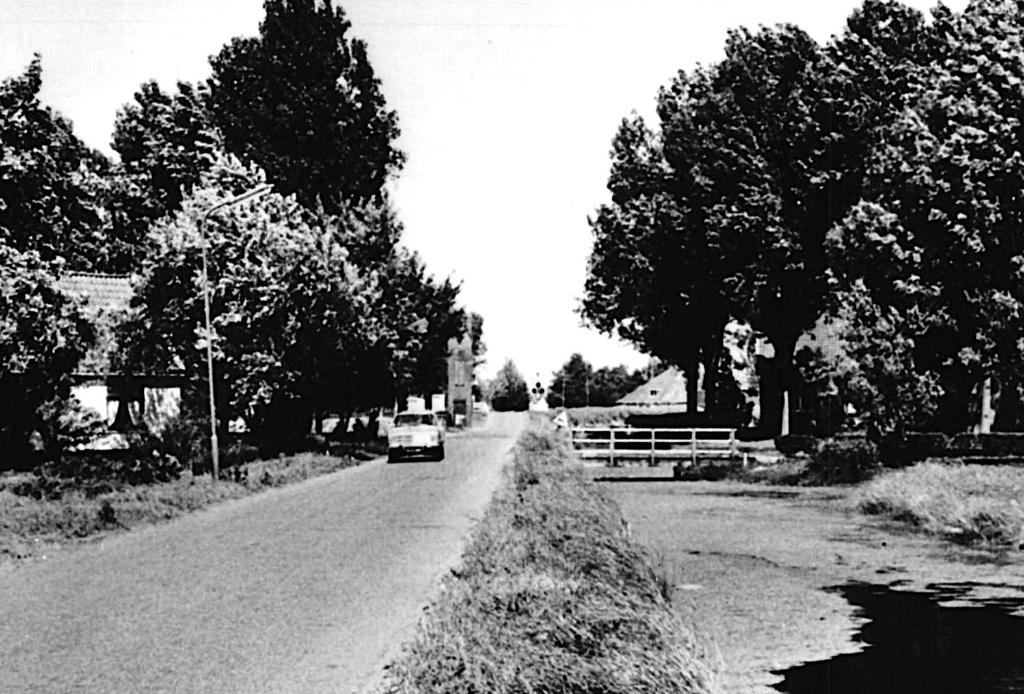 700806 Middelie NH 1977 Noordeinde Gelopen met postzegel, Ophalen of Verzenden, 1960 tot 1980, Gelopen, Noord-Holland