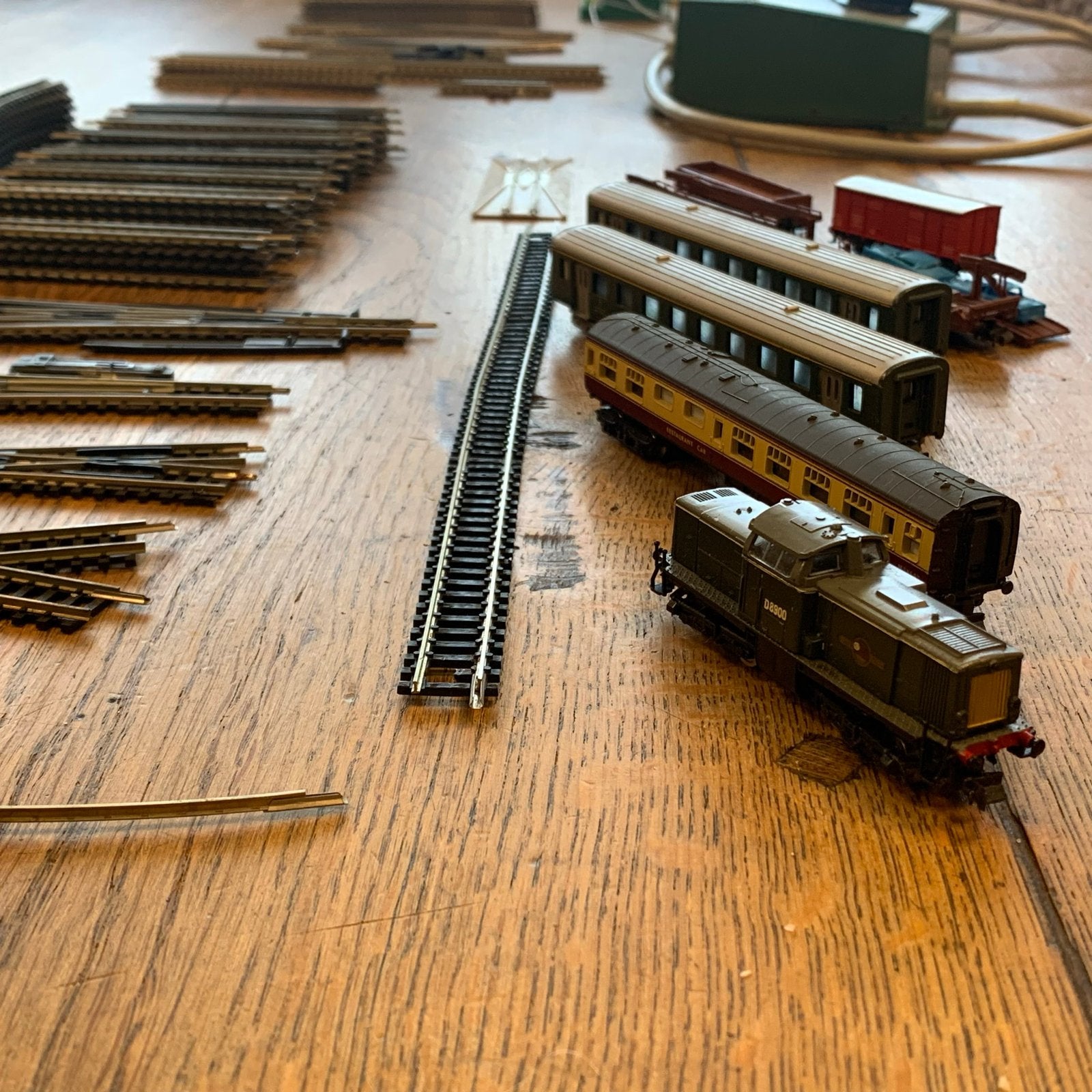 Grote set modelspoorbaan: Rails, locomotief, wagons, trafo's, Gelijkstroom, Fleischmann, Ophalen of Verzenden, Analoog