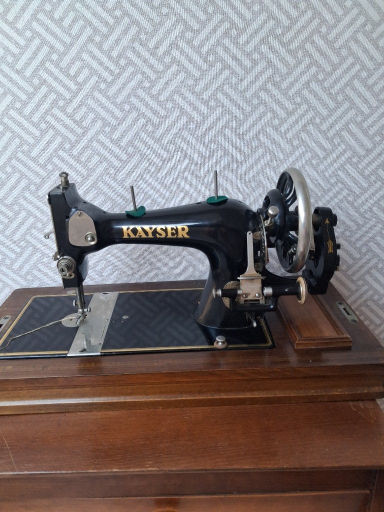 Antieke Kayser Naaimachine met Houten Kast, Ophalen