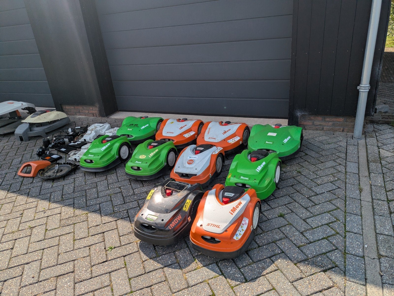 10 x stihl robotmaaiers met onderdelen, Tuin en Terras, Robotmaaiers, Ophalen, Gebruikt, 20 tot 25 cm, STIHL