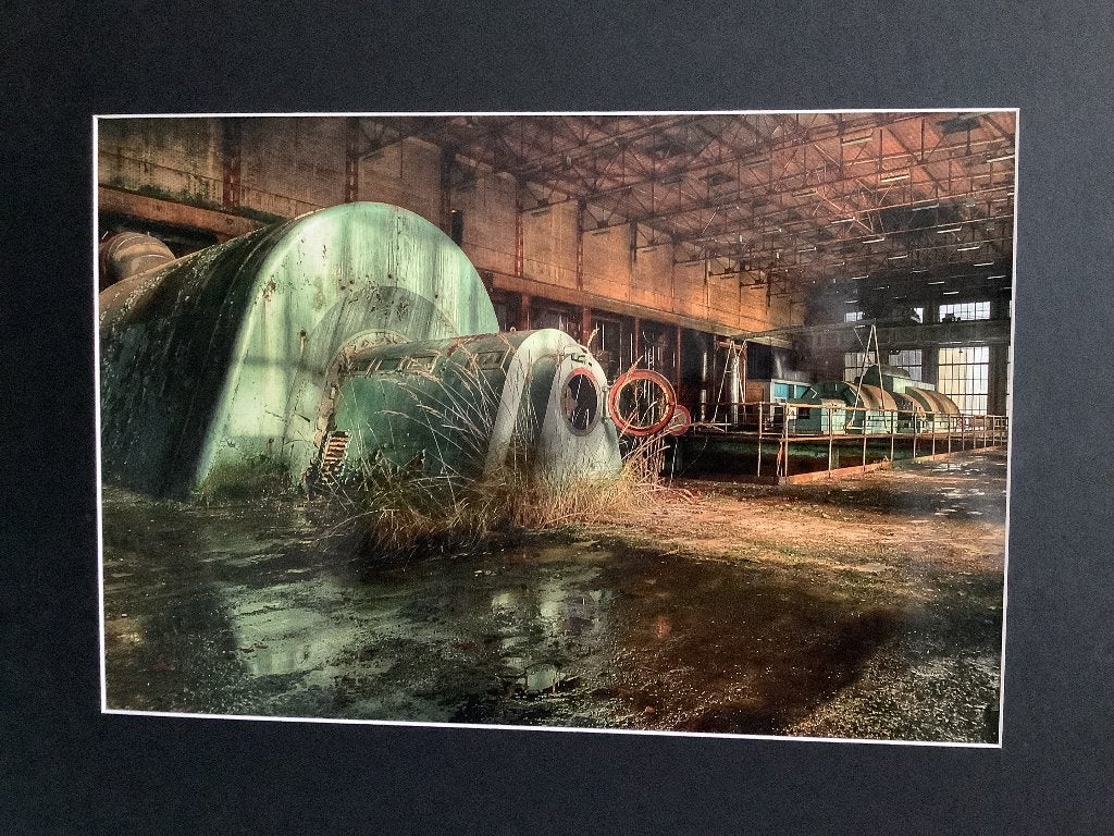 INDUSTRIÈLE  UNIEKE. FOTO'S IN PASSE-PARTOUT "RUUD ENGELS", Ophalen of Verzenden, Zo goed als nieuw, Minder dan 50 cm, Foto of Poster