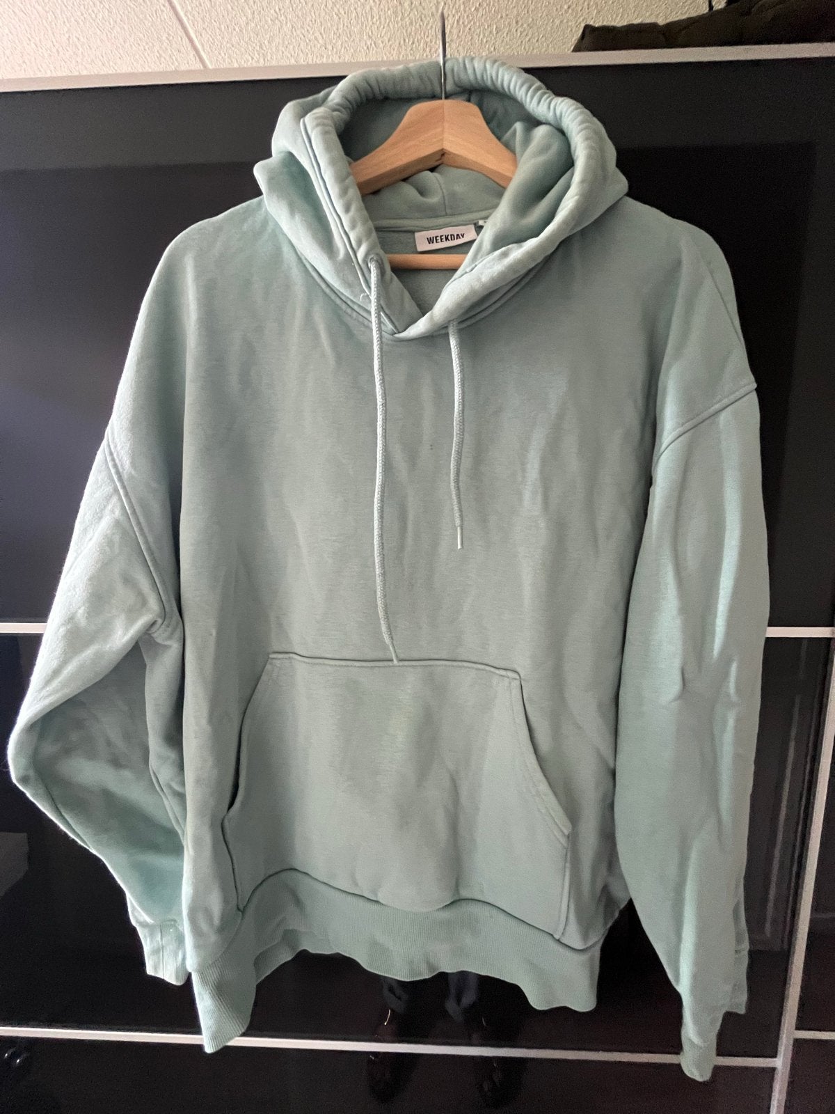 Weekday Hoodie - Lichtgroen/Mintgroen - Maat M, Ophalen of Verzenden, Zo goed als nieuw, Weekday