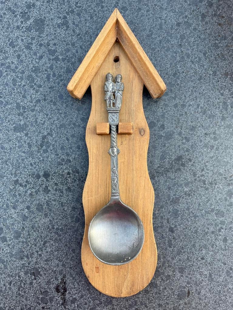 Tinnen lepel op houten wandbord, Verzamelen, Ophalen, Gebruikt, Overige typen