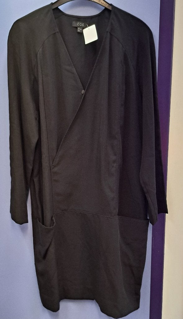 COS zwarte jurk 100% tencel lyocell overslag mt 42 L 48107, COS, ., Zwart, Maat 42/44 (L)