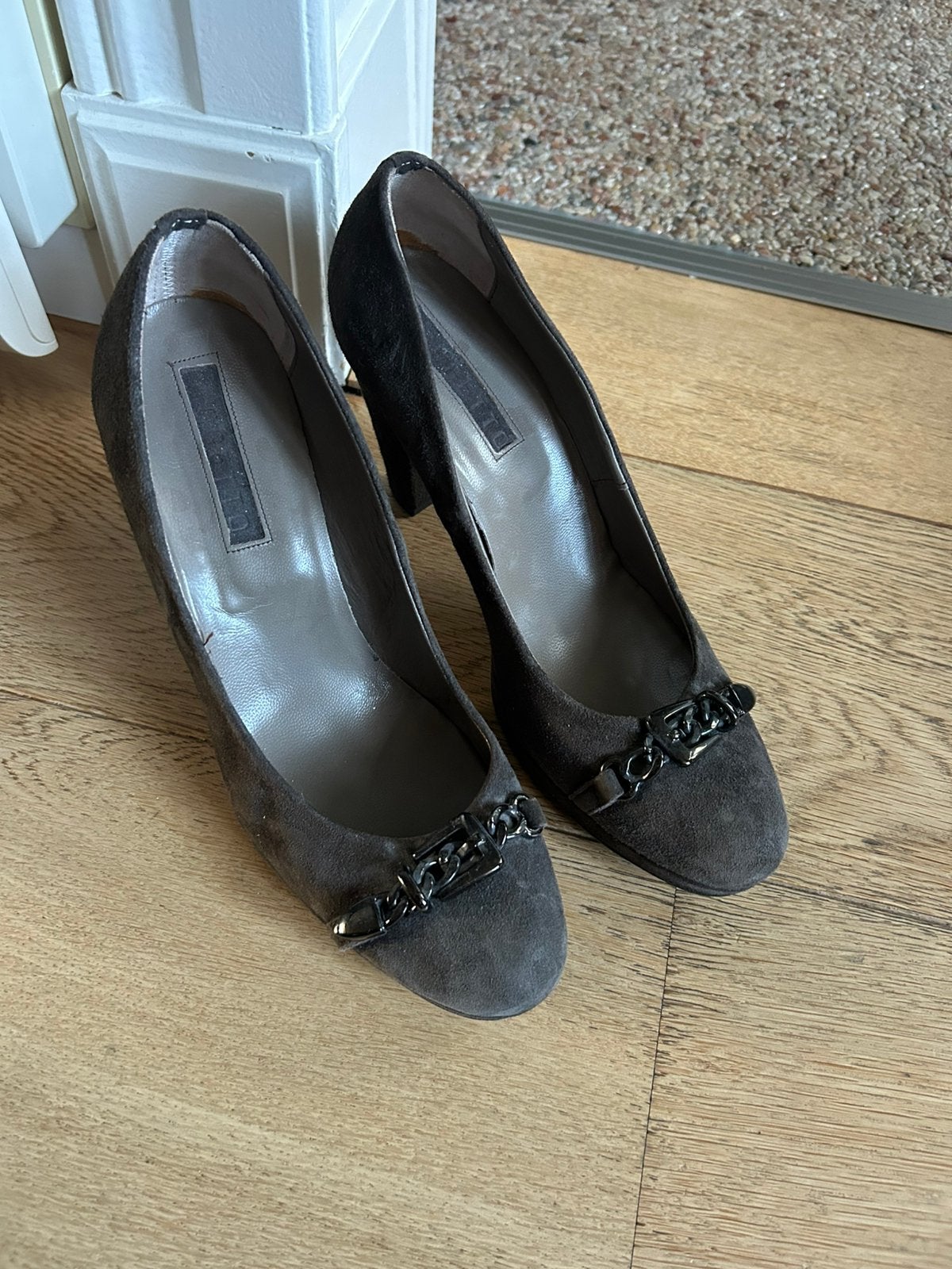 Grijze suede hakschoenen 41, Ophalen of Verzenden, Zo goed als nieuw, Grijs, Sneakers of Gympen