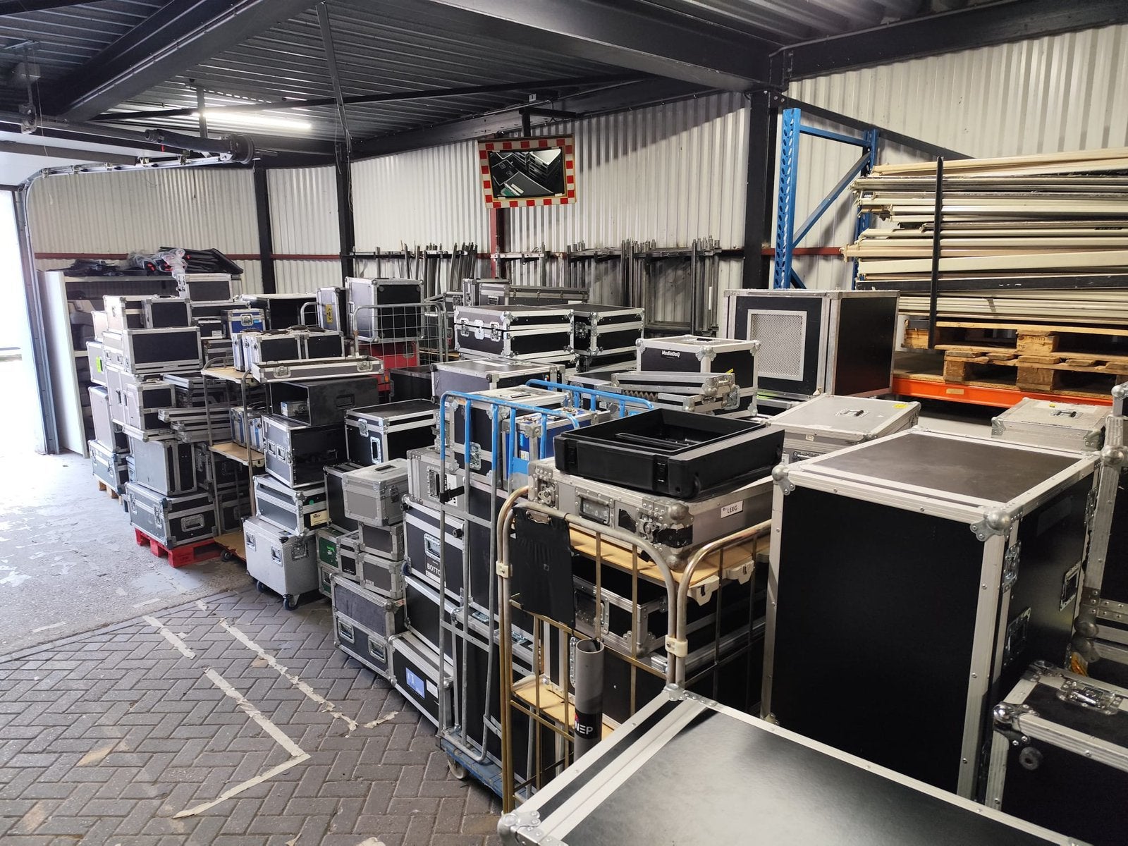 ZATERDAG 8 AUGUSTUS MEGA SALE FLIGHTCASEDEPOT ALMERE 800Stuk, Ophalen, Gebruikt, Overige instrumenten, Flightcase