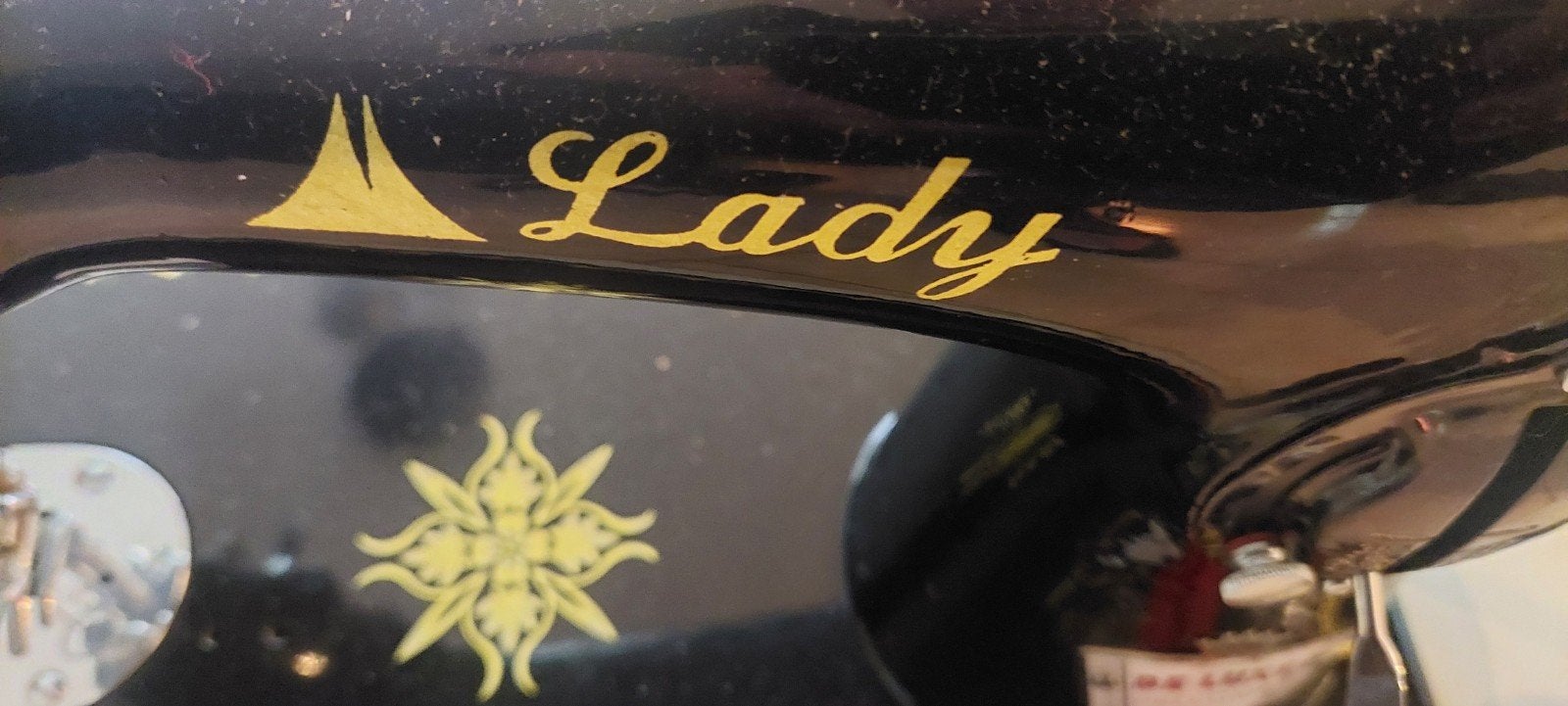 Vintage Lady Naaimachine - Zwart met Gouden Details, Hobby en Vrije tijd, Ophalen, Gebruikt, Naaimachine, Overige merken
