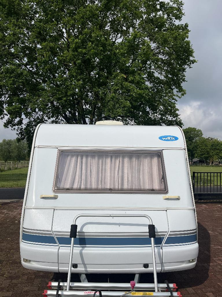 Zeer mooie Wilk Stern 450 met BREDE BEDDEN, Caravans en Kamperen, Caravans, Bedrijf, Treinzit, Tot en met 4, 1000 - 1250 kg