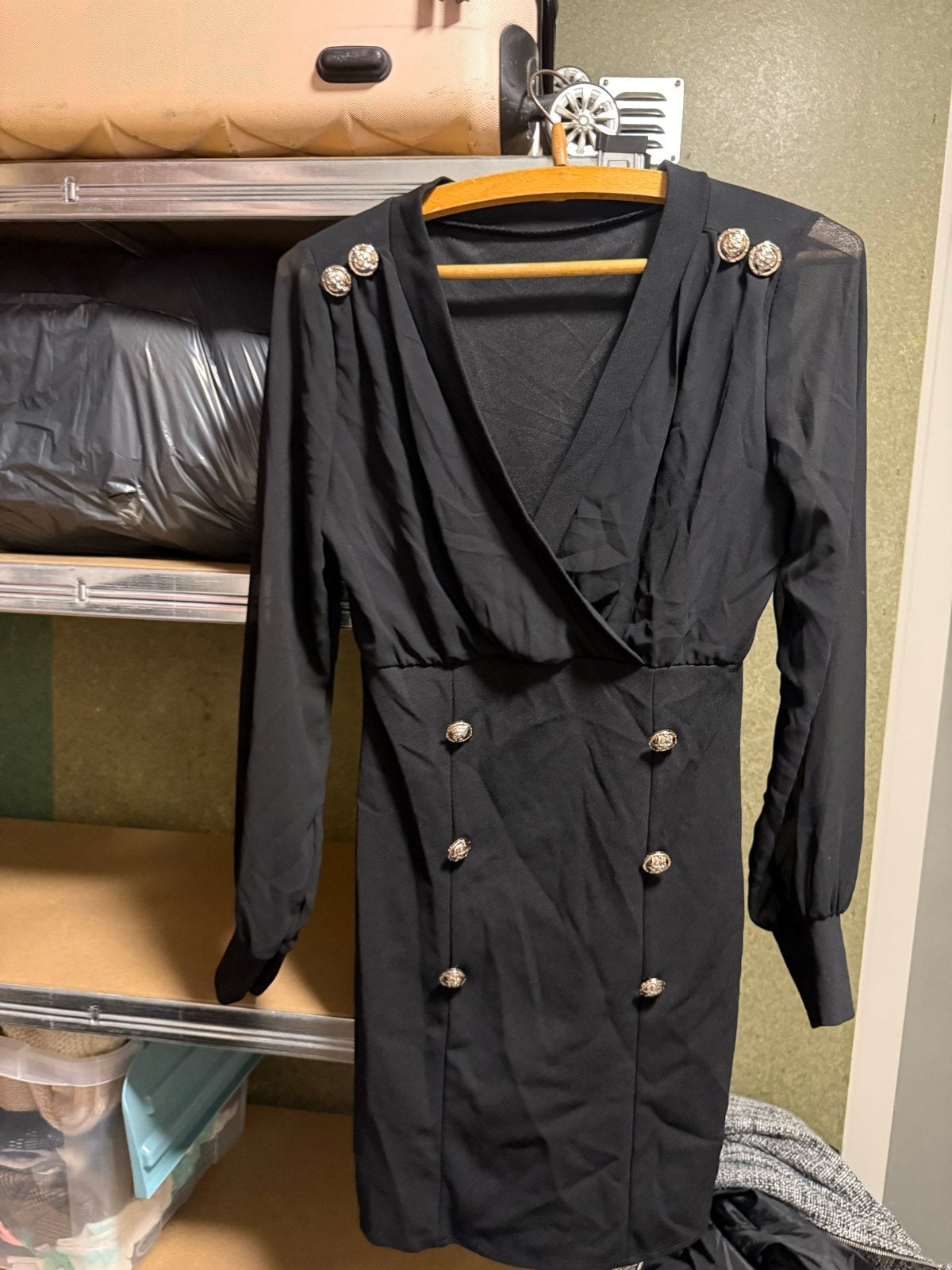Zwarte jurk met gouden knopen - Maat XS, Kleding | Dames, Zwart, Ophalen of Verzenden, Zo goed als nieuw, Maat 34 (XS) of kleiner