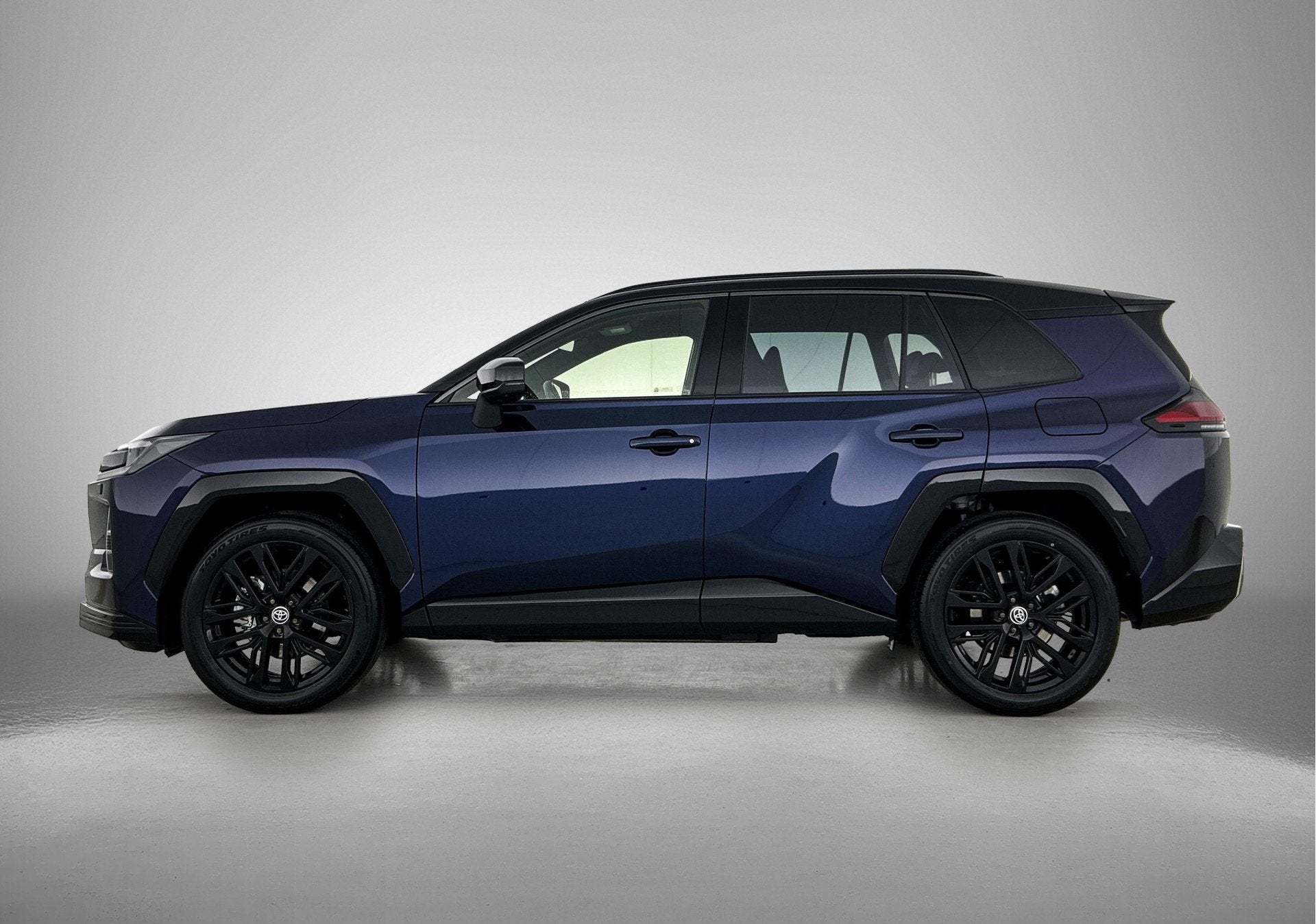Toyota RAV4 2.5 Hybrid AWD 200 First Edition | Nieuw Model |, Auto's, Automaat, 12 maanden, Gebruikt, Zwart