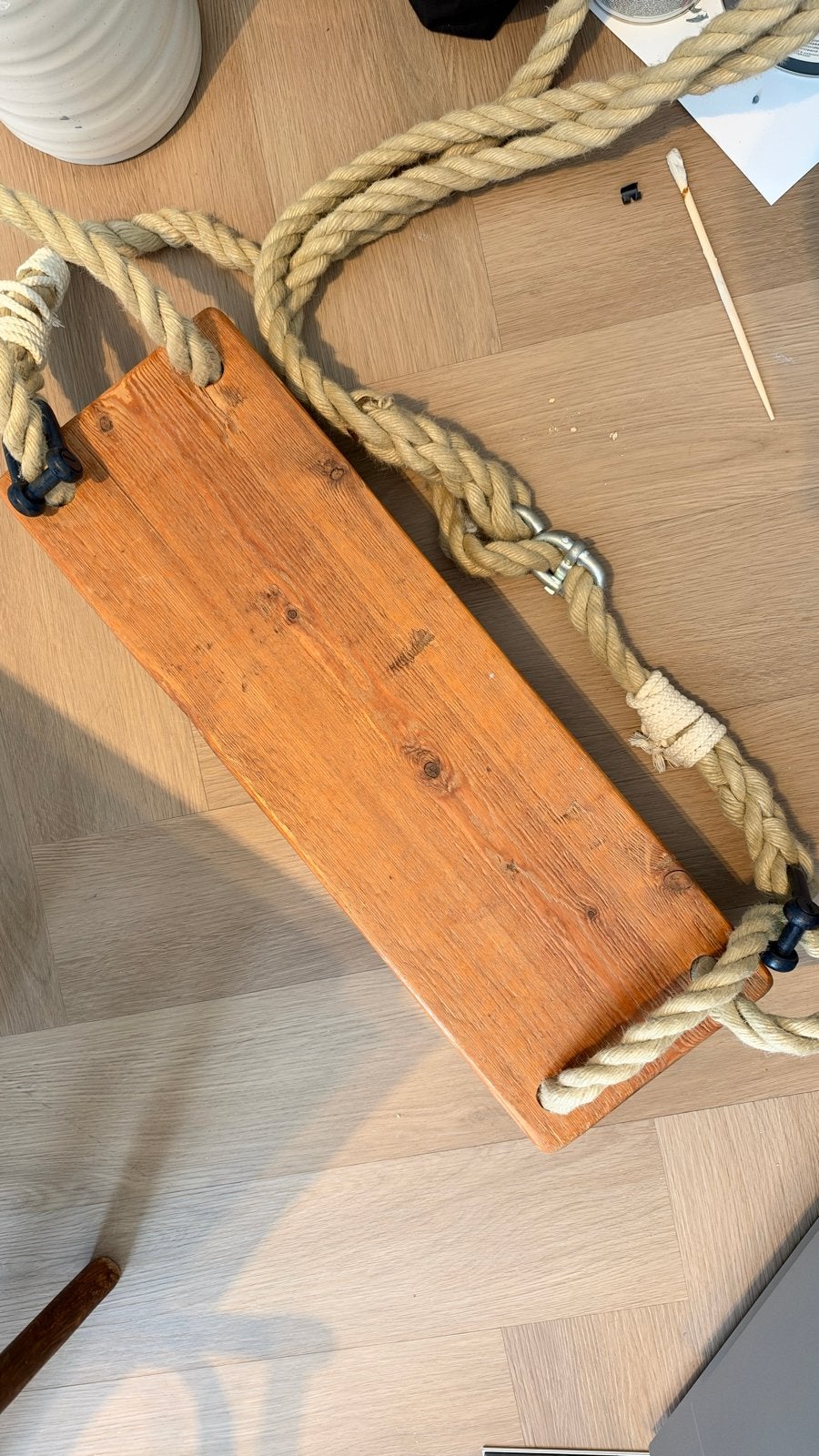 Houten schommel met touw - Rebelhamels, Ophalen, Zo goed als nieuw, Schommel