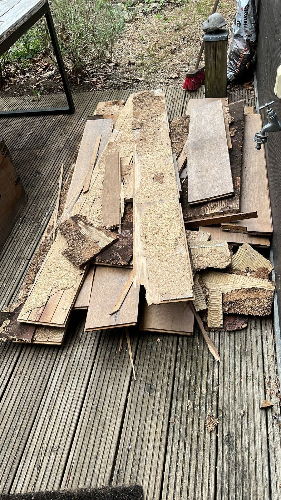 Gratis brandhout van oude vloerplanken, Tuin en Terras, Haardhout, Minder dan 3 m³, Ophalen
