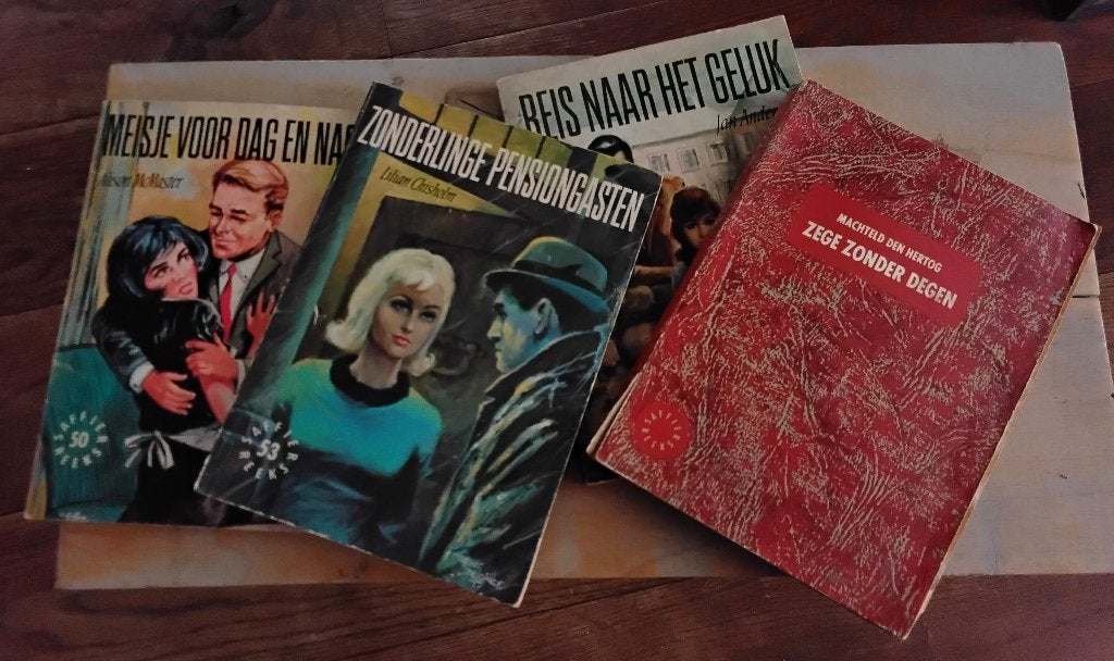 Vintage Saffierreeks boekjes - 4 stuks - per stuk of in 1 ko, Ophalen of Verzenden, Gelezen