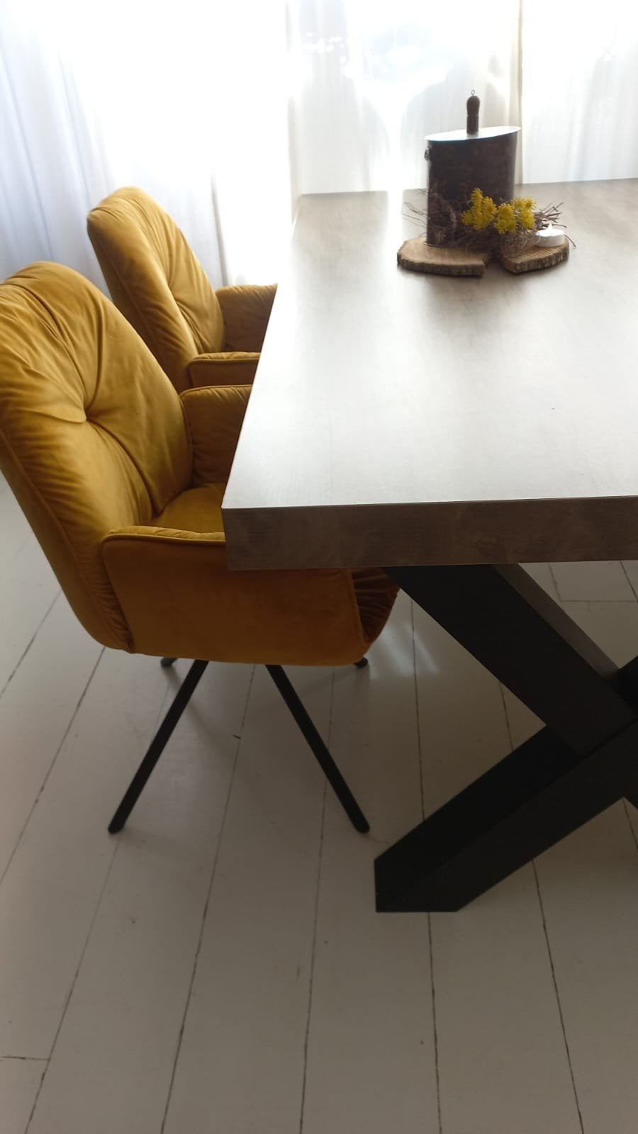 Complete eethoek met okergele stoelen, Ophalen, Zo goed als nieuw, Modern, 4 tot 6 stoelen