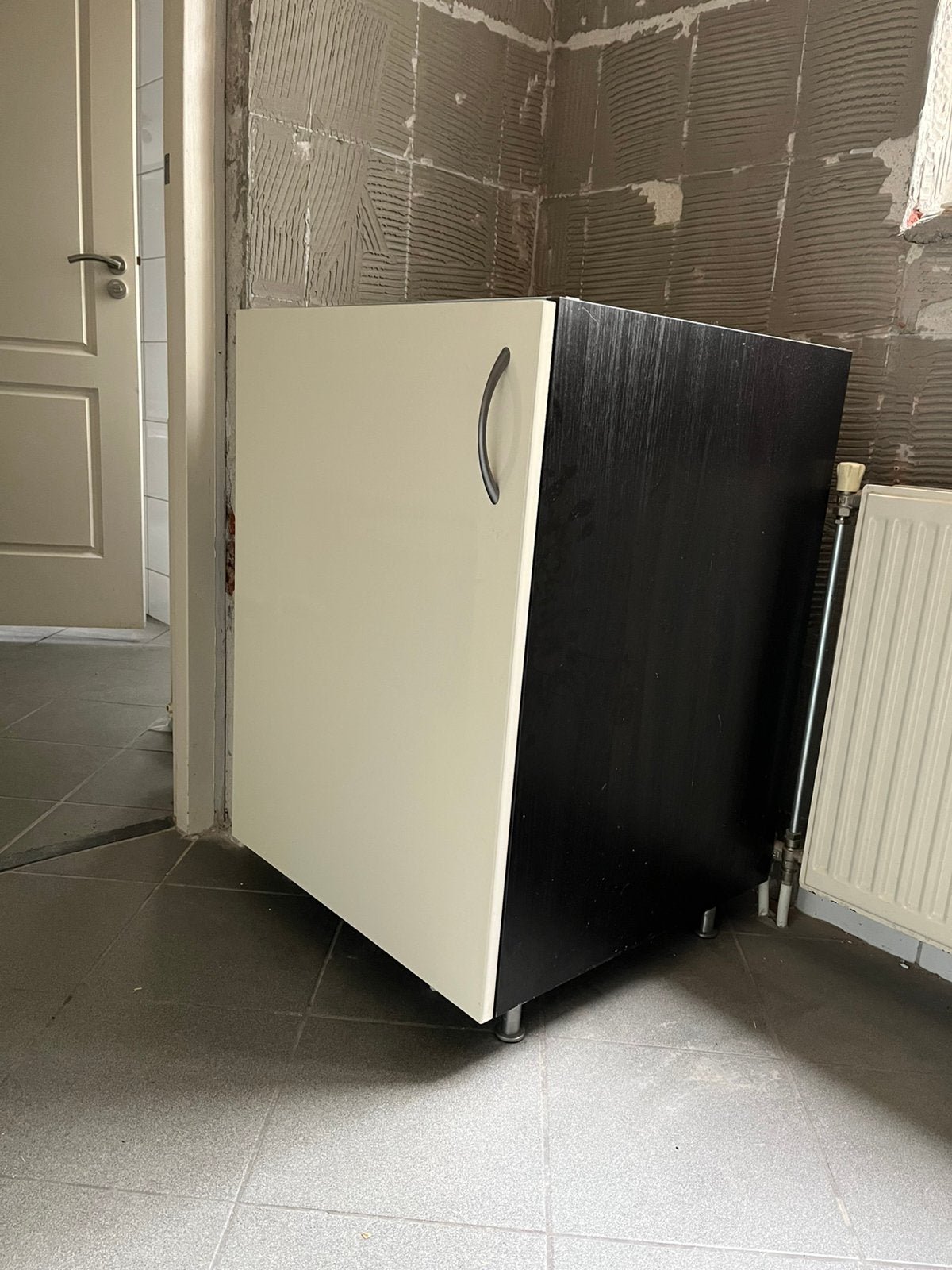 GRATIS: Keukenkasten met deurtjes, planken, stelpootjes, Huis en Inrichting, Keuken | Keukenelementen, Ophalen, Gebruikt, 50 tot 100 cm
